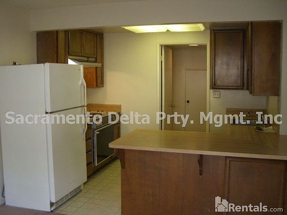 4th image of 7893 Highland Ave