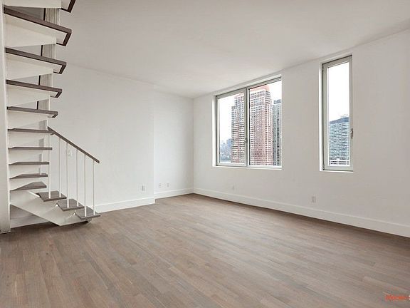 2nd image of 5-19 Borden Ave #11J