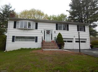 7 Farview Ct, West Milford, NJ 07480