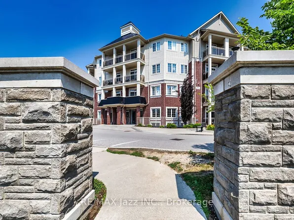 84 Aspen Springs Dr #116, Clarington, ON L1C 0V3