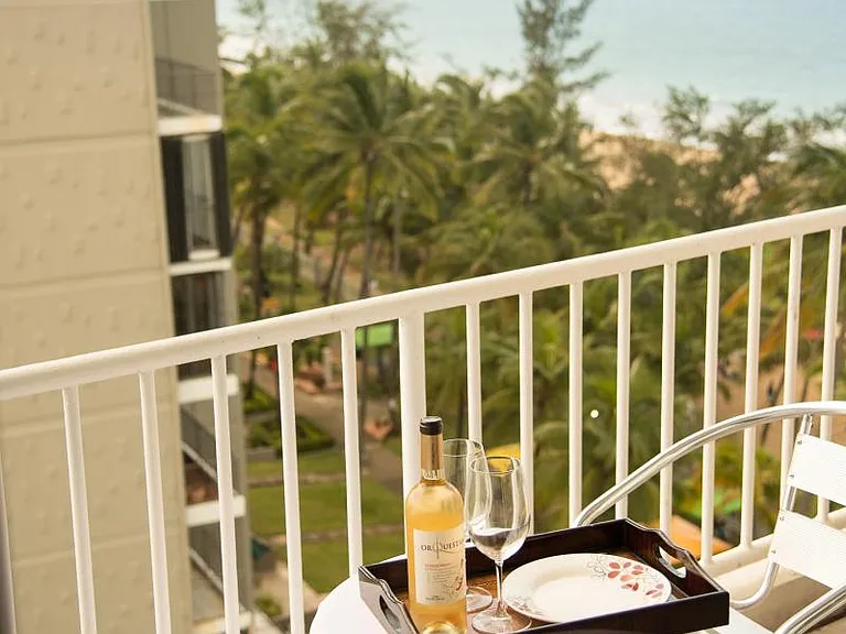 Ocean view, direct access to beach