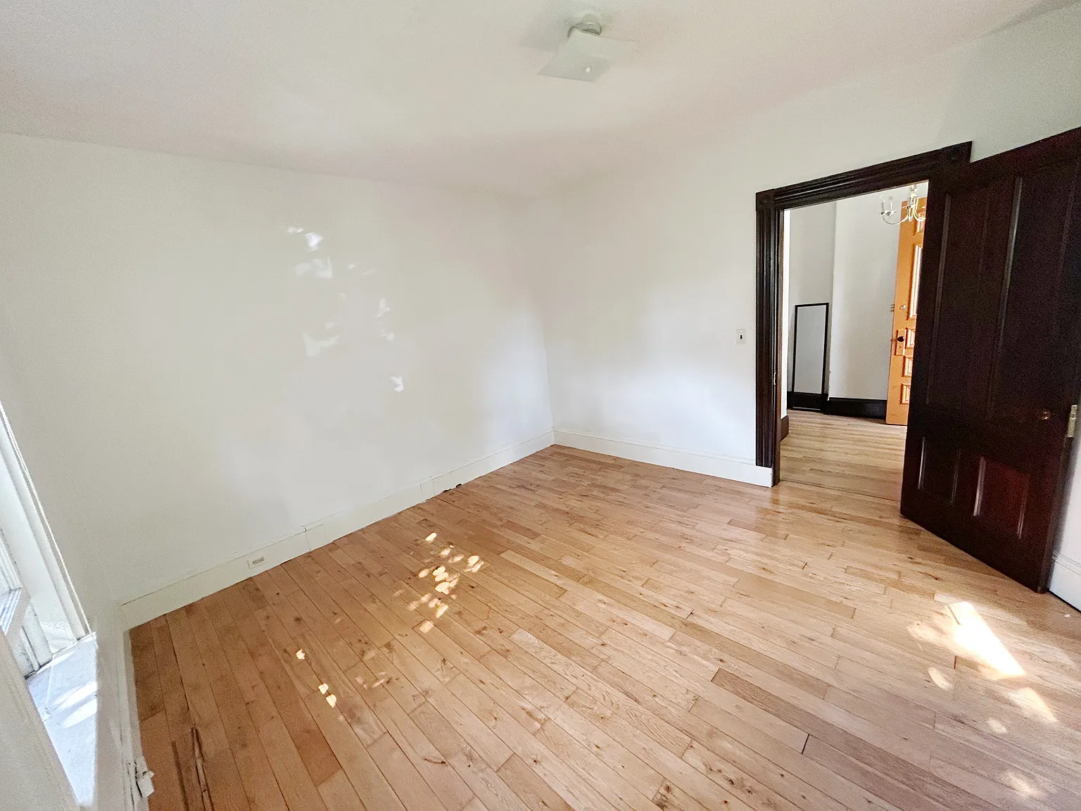 3 bed, 1100 sqft, $1,000 — Photo 3