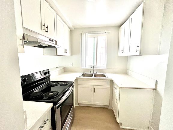 3rd image of 534 S Kingsley Dr APT 101