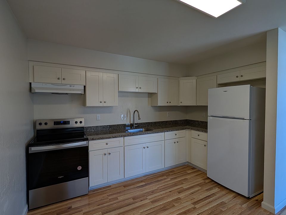 Updated kitchen with new stove