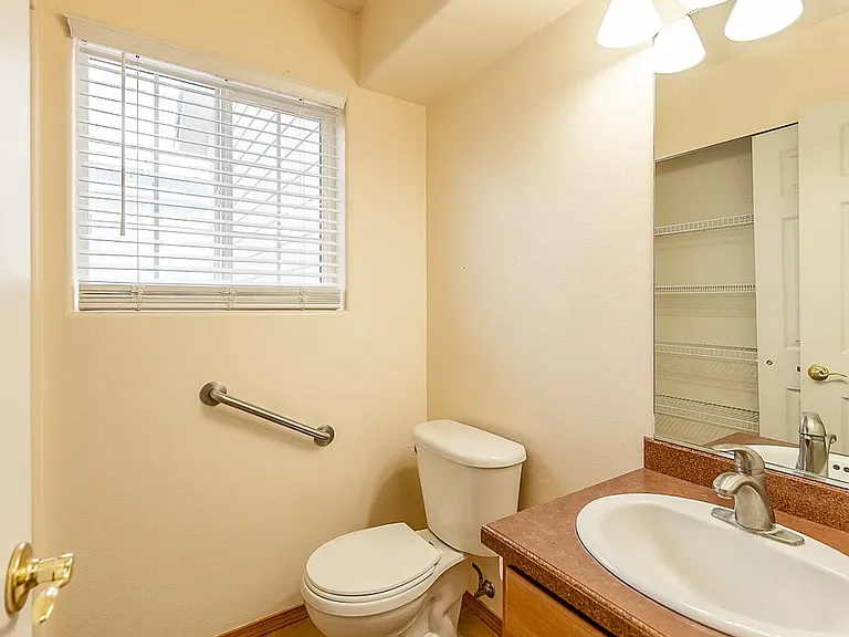 402 E Tanglewood Dr — Photo 8