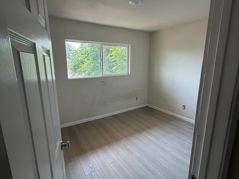 345 W 8th St — Photo 12
