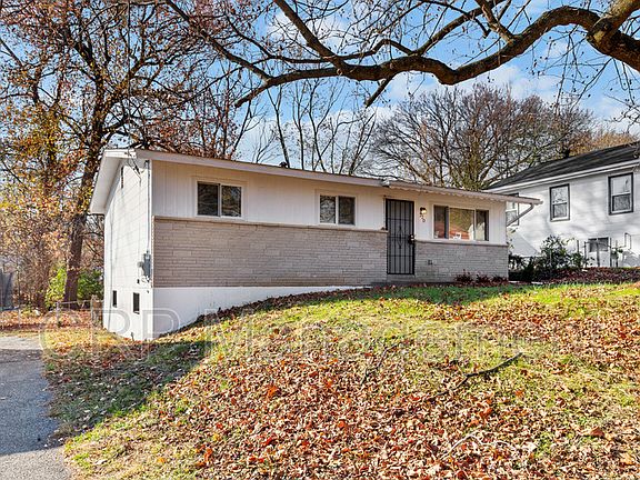 2nd image of 220 Connolly Dr