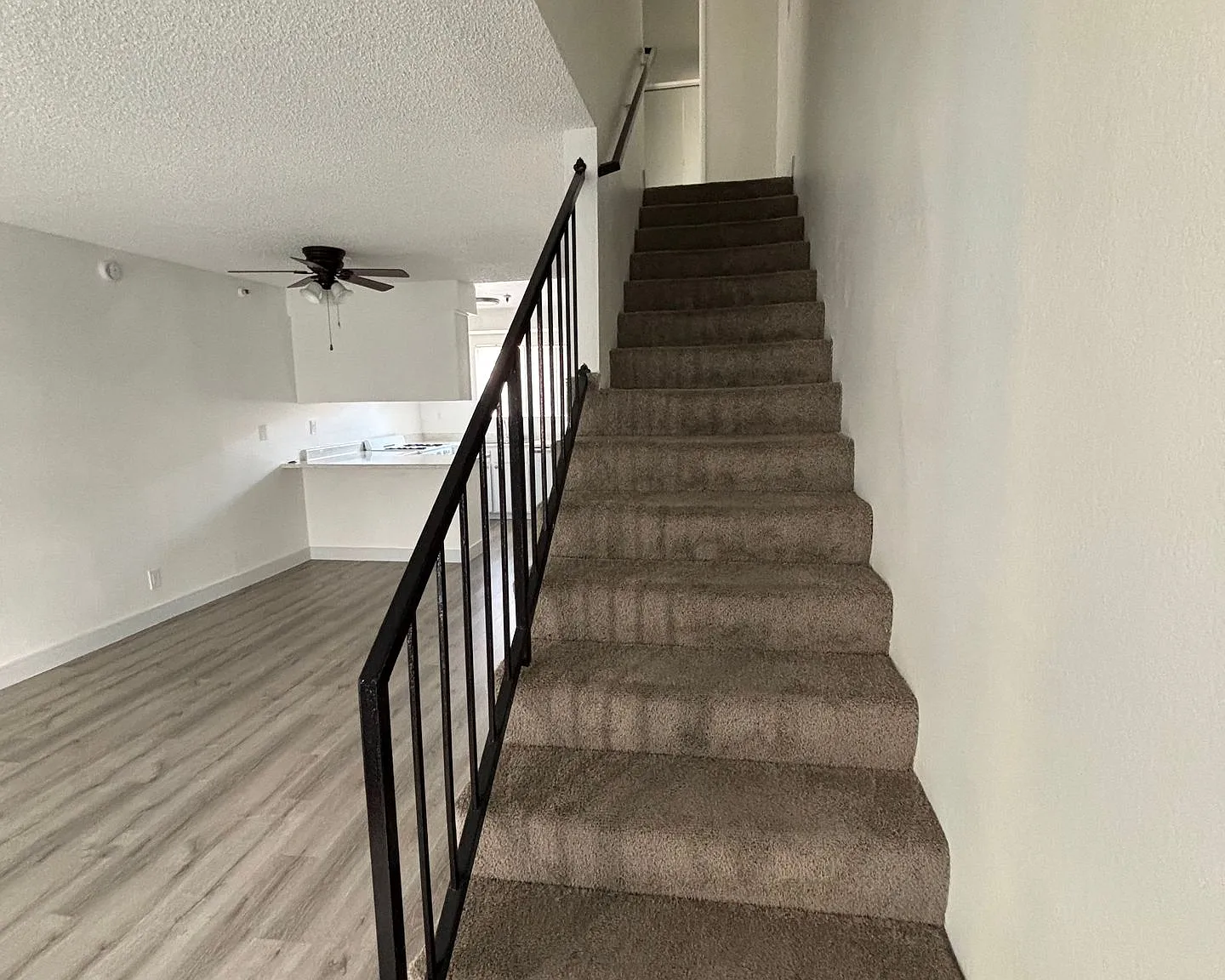 12909 Cordary Ave — Photo 1