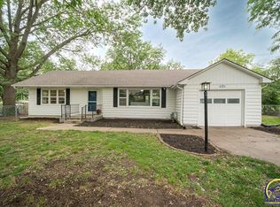 1121 SW Prairie Rd, Topeka, KS 66604