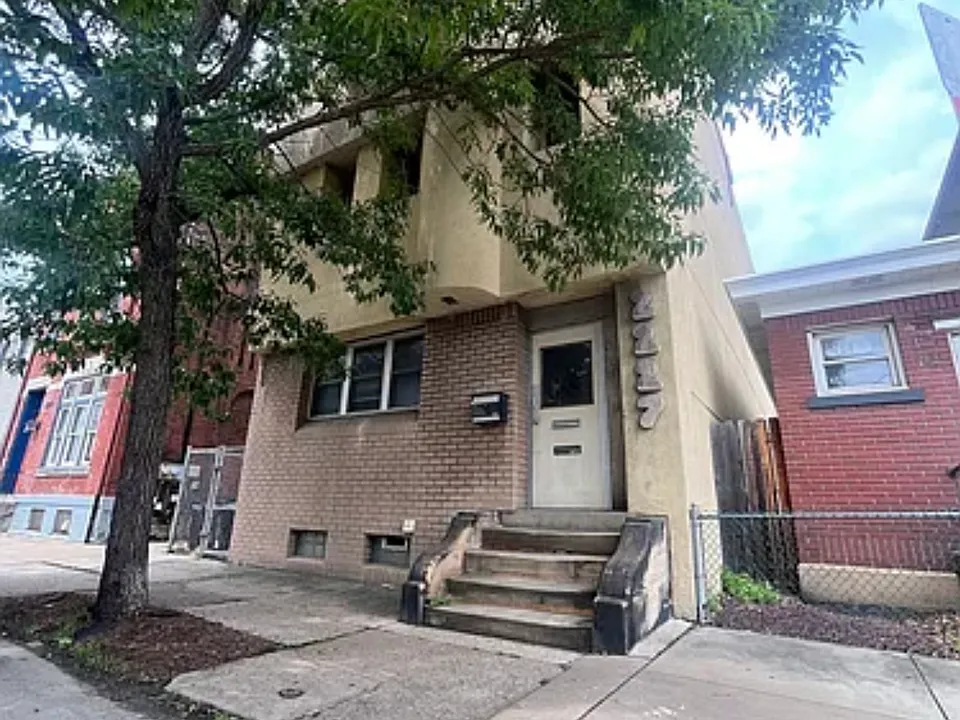 2227 Jane St #3