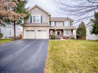 300 Stonehenge Dr, Phillipsburg, NJ 08865