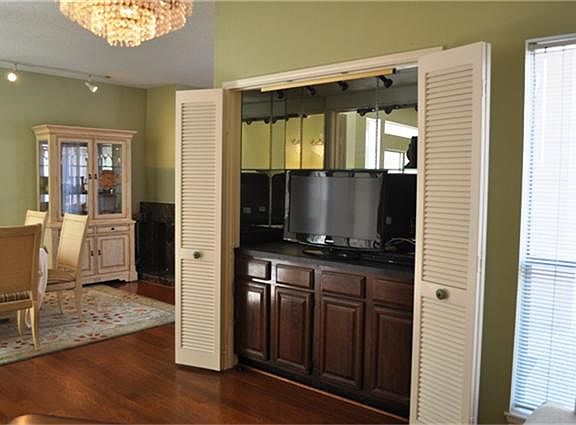 4th image of 5930 Woodway Place Ct