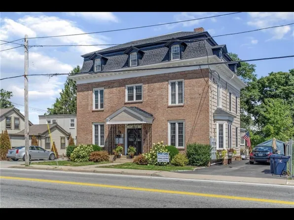 4646 Post Rd APT 5, Warwick, RI 02818
