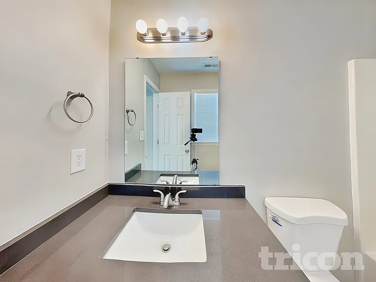 4417 Woodlawn Dr — Photo 8