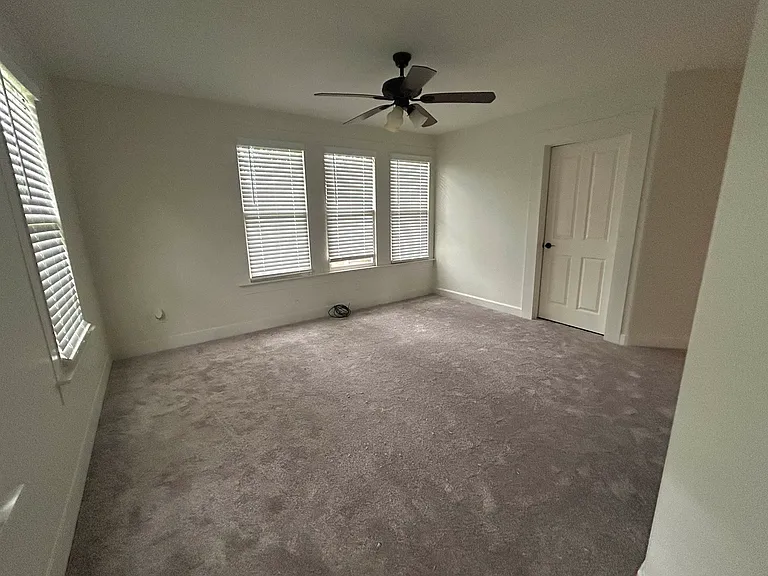 822 N Avenue G — Photo 9