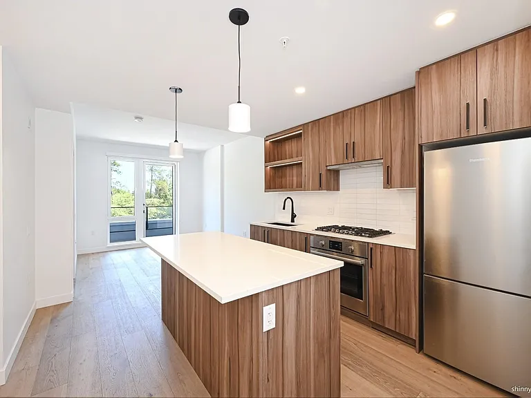 6859 Cambie St #2XX — Photo 2