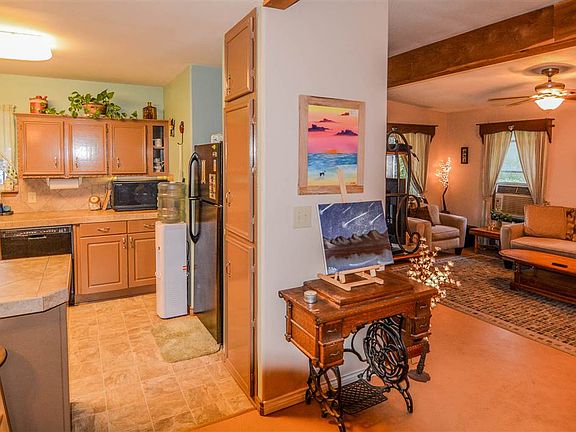 3rd image of 150 Sunrise Ln