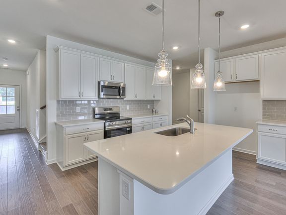 Photo of example home. Selections Finishes May Vary.