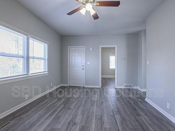 2nd image of 118 N Hawthorne Ave