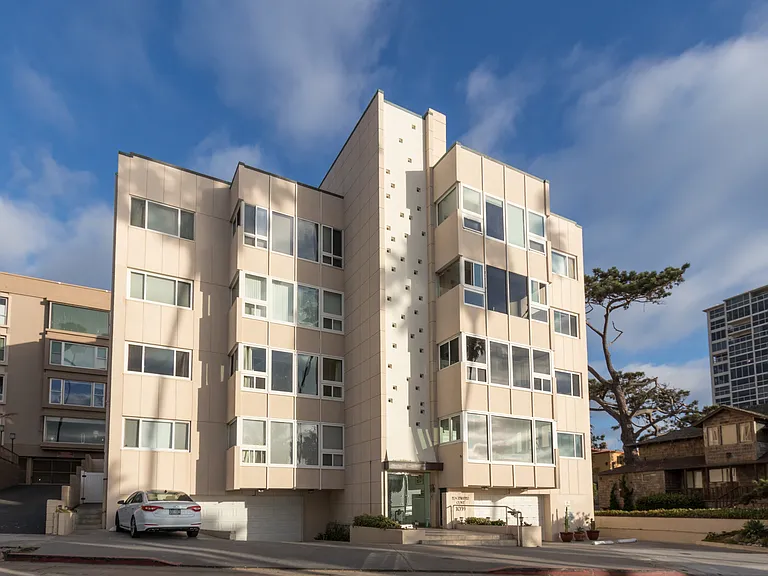 1039 Coast Blvd #E — Photo 1