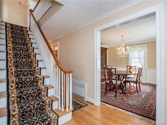 3rd image of 10 Westmoreland Dr