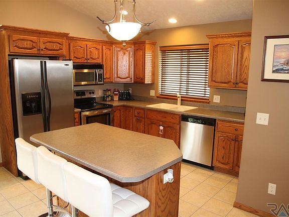 3rd image of 7612 W Boysenberry St