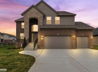 34453 Linda Ln, Sterling Heights, MI 48312