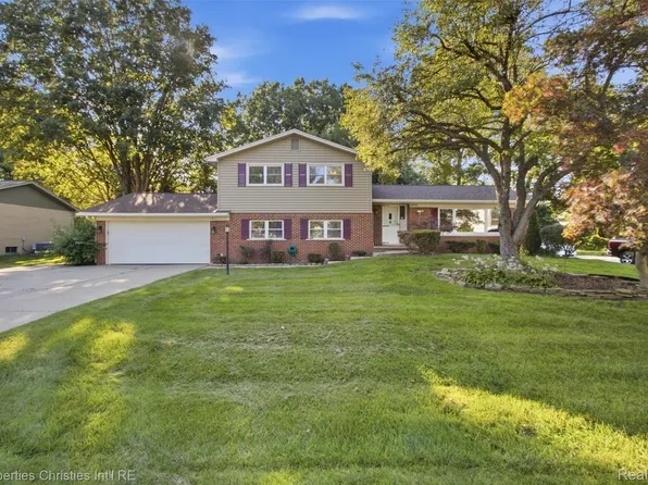 36521 Gloucester Dr, Clinton Township, MI 48035