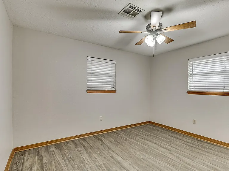 1518 E Boyd St — Photo 13