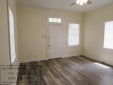 1109 Caroline Ave — Photo 2