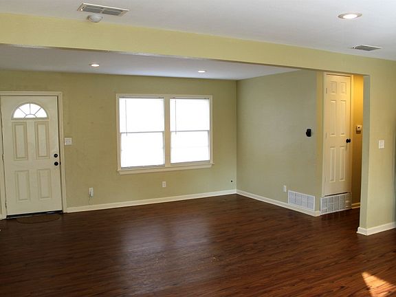 2nd image of 206 W Twilight Dr
