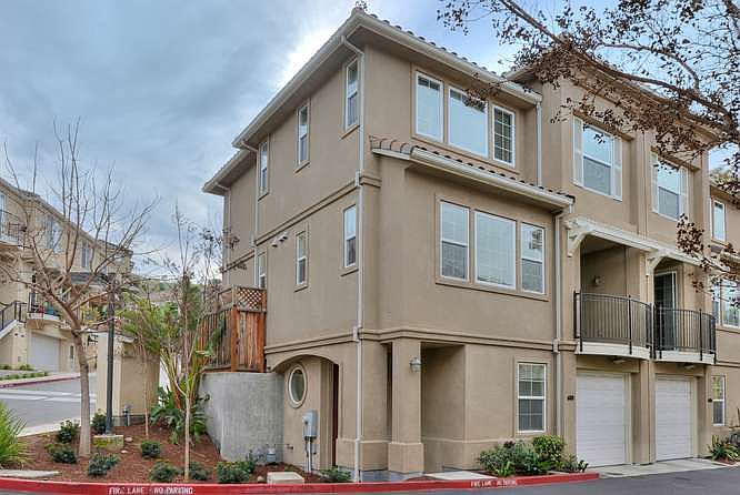 1st image of 680 Alexandra Ct