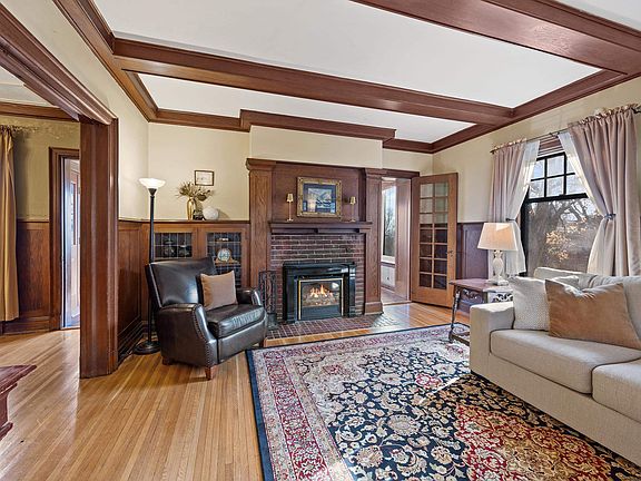 3rd image of 124 N Hawthorne Rd