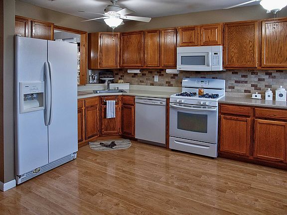 5th image of 251 Sterling Pl