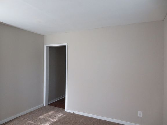 2nd image of 915 Priam St