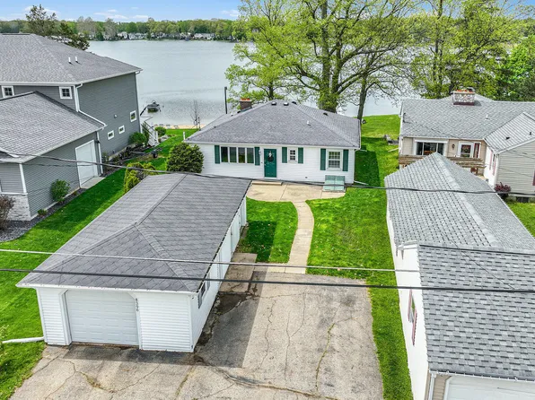 8396 Greenfield Shores Dr, Scotts, MI 49088