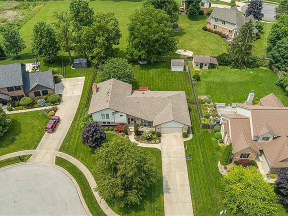2nd image of 260 Fivepines Ct
