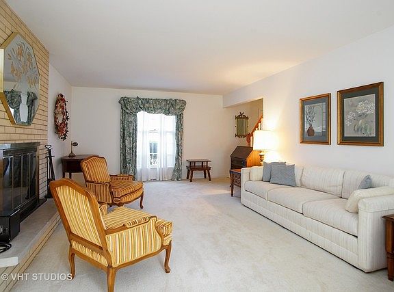4th image of 355 E Foster Ave