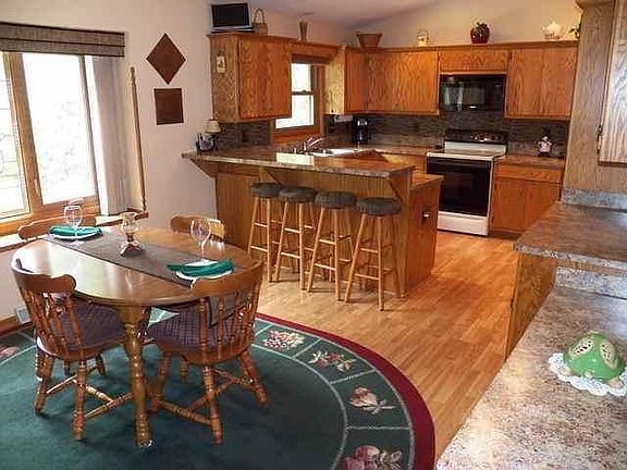 Large dinette / kitchen area