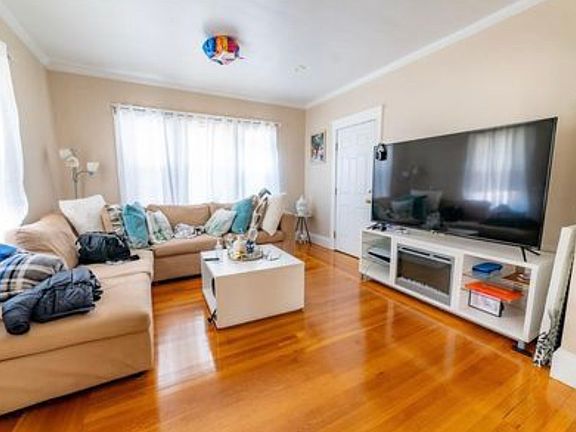 5th image of 110 Burnside St #110