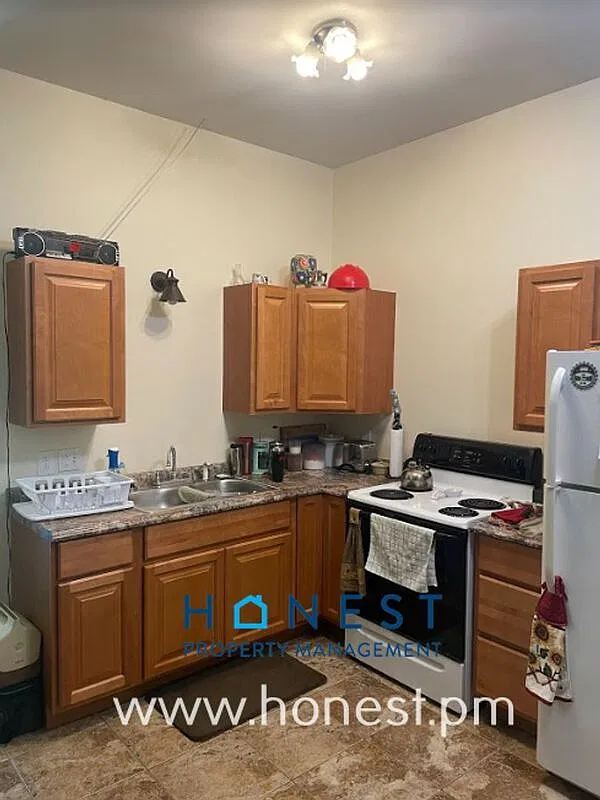 1 bed, 1.0 bath — Photo 2