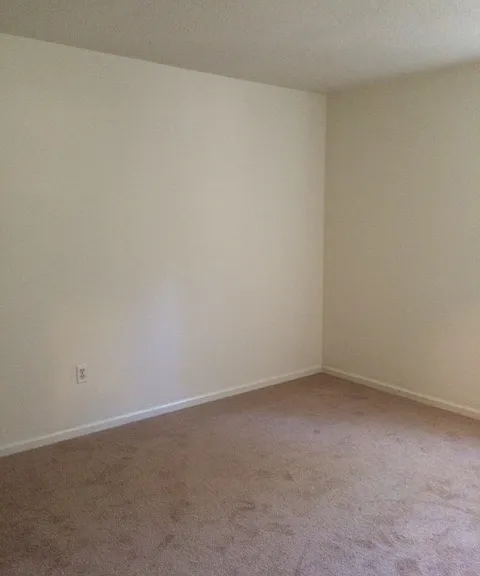 25 Sams Point Rd #4B — Photo 2