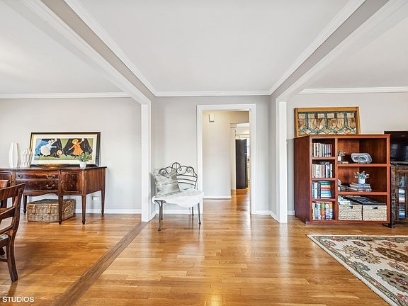 2nd image of 1028 S Ashland Ave