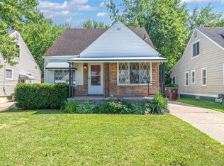 8272 Coolidge Ave, Center Line, MI 48015