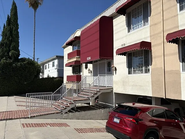 5336 Kester Ave — Photo 1