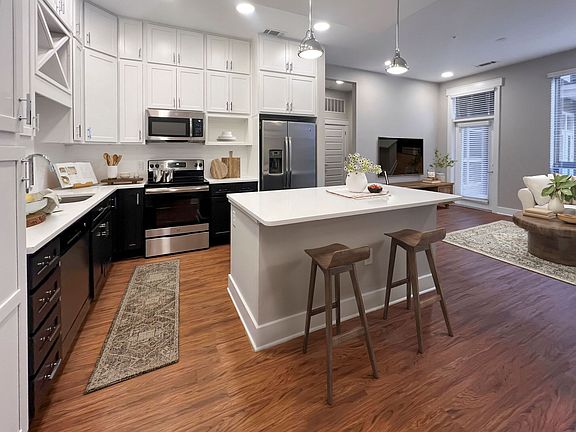 3rd image of 511 S Mangum St #5271