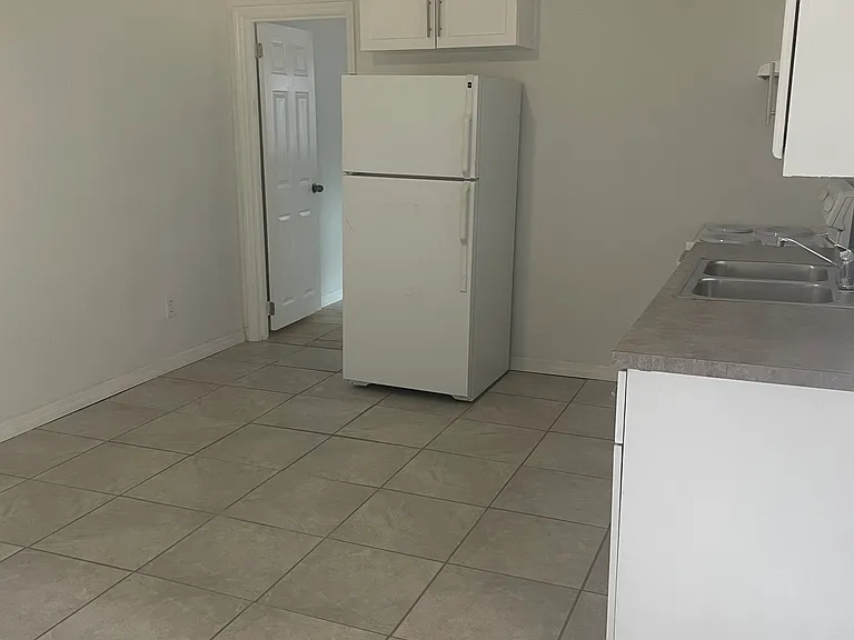 1702 E Chelsea St #B — Photo 2