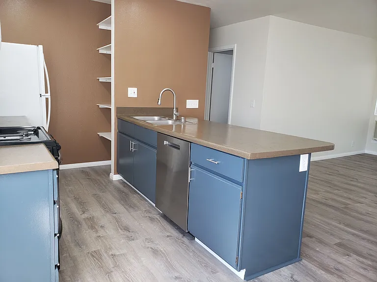 1261 Victor St #10 — Photo 5