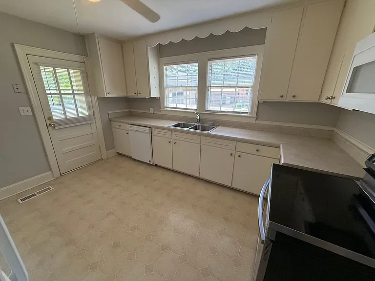 211 Dodd St NW — Photo 9