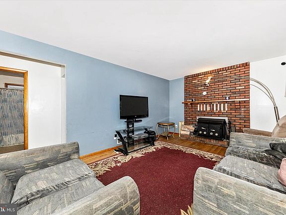 4th image of 8018 Sagramore Rd